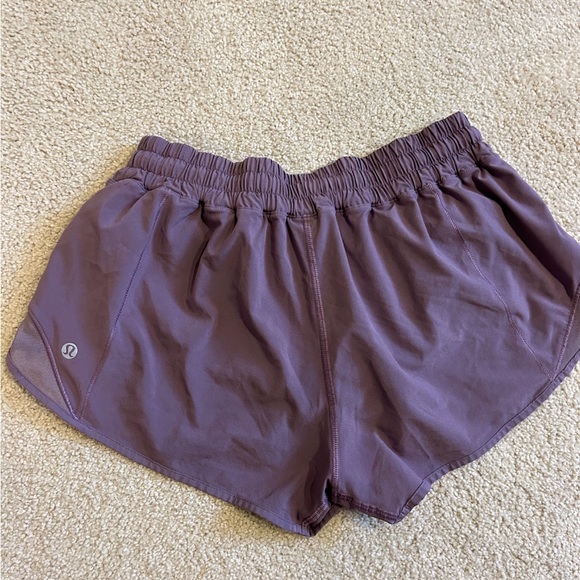 Lululemon hotty hot shorts 2.5 inch low waist size 8, fit more like a 6. - Picture 2 of 3